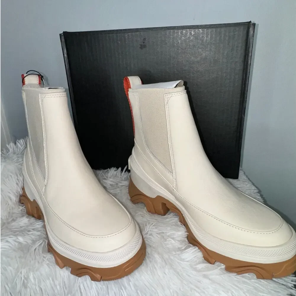 SOREL Hi-Line Chelsea Boot Size 5.5 NEW